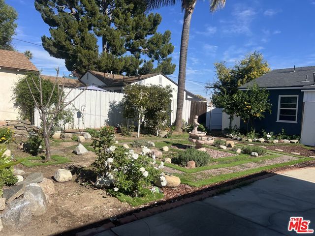 7645 Genesta Avenue, Van Nuys CA: https://media.crmls.org/mediaz/f4e84f2d-2add-4964-a91e-c0a3437b5b96.jpg