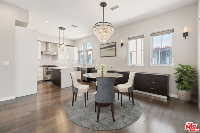 5934 W Luna Parkway, Los Angeles CA: https://media.crmls.org/mediaz/f4e86e15-447f-4b84-b5ba-361c5e75e56f.jpg
