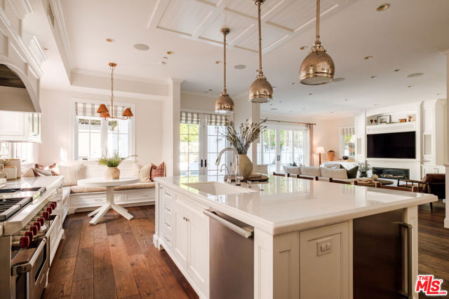 2248 Kelton Avenue, Los Angeles CA: https://media.crmls.org/mediaz/f4e8750f-e80b-4bba-a78d-dd5d0da31c0f.jpg