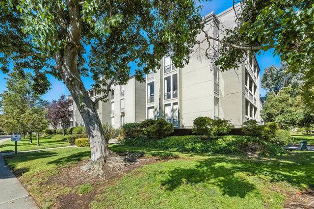 1051 Beach Park Boulevard, Foster City CA: https://media.crmls.org/mediaz/f4e8eee6-3c62-4dc6-afa9-fcdf0836361c.jpg