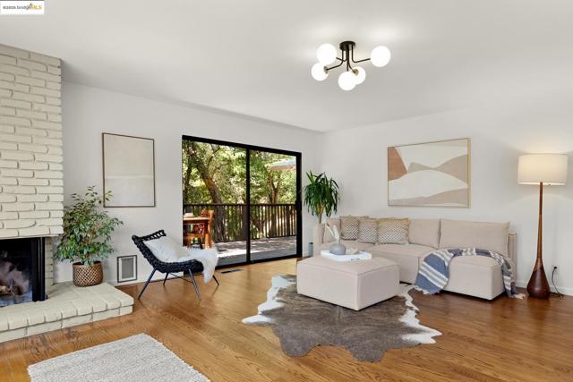 151 La Espiral, Orinda CA: https://media.crmls.org/mediaz/f4e9030f-a2c6-4872-869d-2a09778002f1.jpg