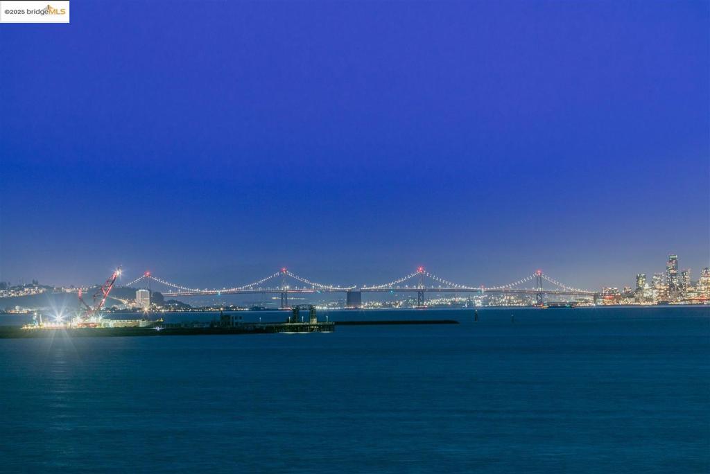 https://media.crmls.org/mediaz/f4eb54ed-b618-40f3-91b6-a9066b0be9b8.jpg?preset=X-Large