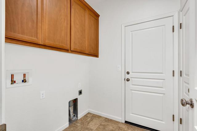 1149 Bellflower Way, Los Banos CA: https://media.crmls.org/mediaz/f4eb84d7-7949-4ab8-a484-f477e4d0b735.jpg