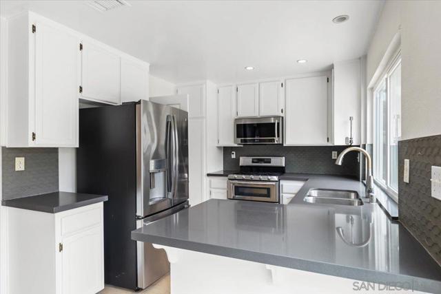 5356 Malcolm St, Oceanside CA: https://media.crmls.org/mediaz/f4eb9868-9067-4fce-9cf4-f5c1d8ade625.jpg