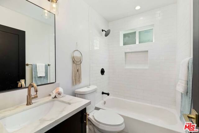 10801 Galvin Street, Culver City CA: https://media.crmls.org/mediaz/f4ebb9cb-8589-4f6b-bd6b-a472b9719304.jpg