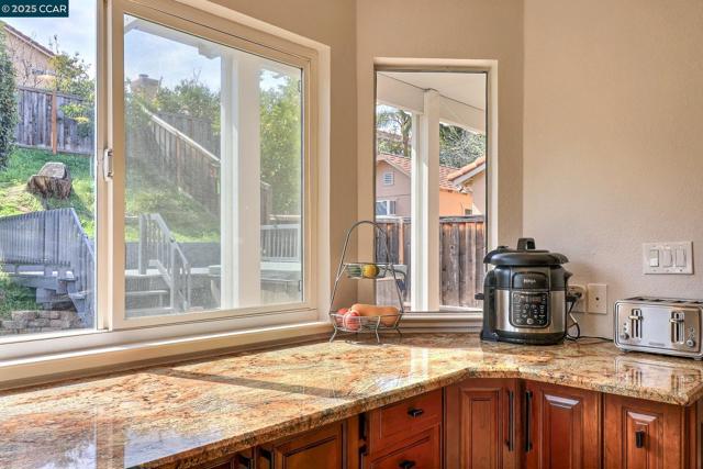 1728 Peachwillow St, Pittsburg CA: https://media.crmls.org/mediaz/f4ebdea1-5ce9-4105-b4ea-9cebd674d572.jpg