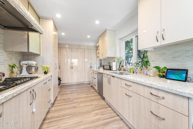 4148 Camino De La Cumbre, Sherman Oaks CA: https://media.crmls.org/mediaz/f4ec09f1-008e-420c-a31e-3313d435c439.jpg