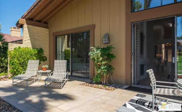 307 Appaloosa Way, Palm Desert CA: https://media.crmls.org/mediaz/f4ec1851-eeaf-4f3e-a435-1c996ecbc1f6.jpg
