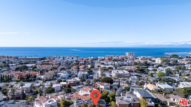 537 Helberta Avenue, Redondo Beach, California 90277, 2 Bedrooms Bedrooms, ,1 BathroomBathrooms,Residential,For Sale,Helberta,25492609