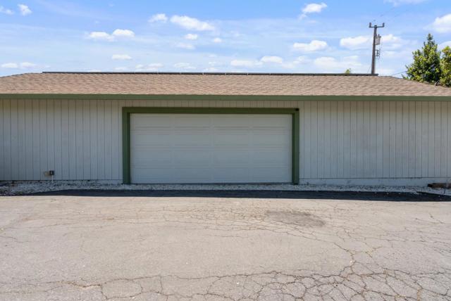 307 Mansfield Road, Hollister CA: https://media.crmls.org/mediaz/f4ecdc2b-2cc2-4b19-9029-b98ff716f61a.jpg