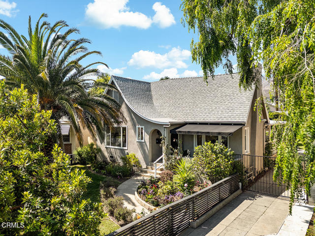 1807 New York Drive, Altadena CA: https://media.crmls.org/mediaz/f4eced12-79b3-496c-82a1-38520843ebb7.jpg