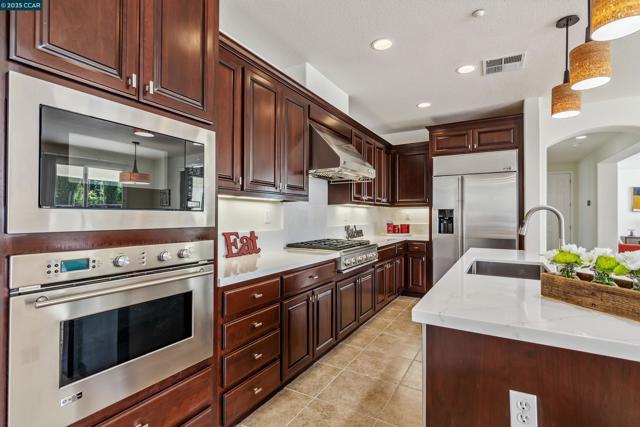 1840 Tanglewood Ln, Brentwood CA: https://media.crmls.org/mediaz/f4eda18d-6aff-4f73-aa9f-44f058ee886e.jpg