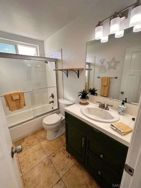 911 Caminito Madrigal, Carlsbad CA: https://media.crmls.org/mediaz/f4edd3b5-b735-444c-980f-35e039a9943e.jpg