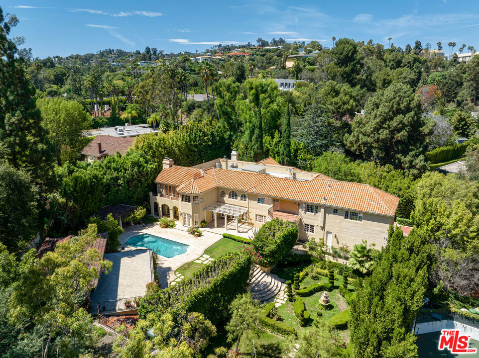 1055 Shadow Hill Way, Beverly Hills, CA 90210