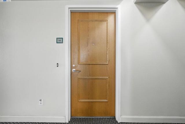989 Webster, Oakland CA: https://media.crmls.org/mediaz/f4ef6393-db9f-407f-b927-6d4451423b31.jpg
