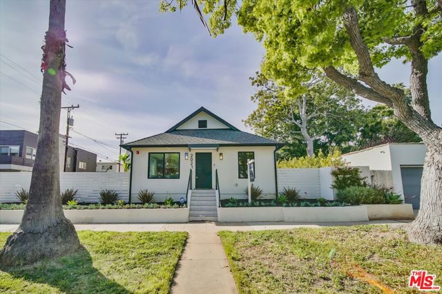 2021 Idaho Avenue, Santa Monica CA: https://media.crmls.org/mediaz/f4f06837-8410-4535-a4da-41c6ec3f9d61.jpg