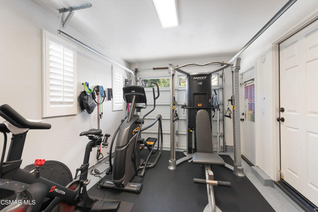 976 Blackbourne, Oak Park CA: https://media.crmls.org/mediaz/f4f088ab-ea6e-4835-a3fe-3827fa43b364.jpg