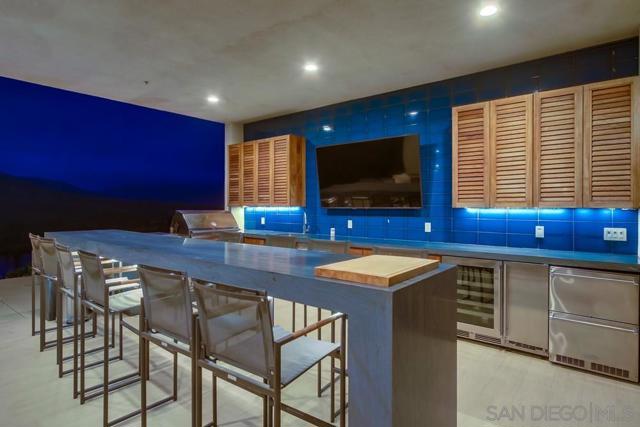 2885 Gate Three Place, Chula Vista CA: https://media.crmls.org/mediaz/f4f0a495-9366-4161-81d9-622c24ac4a6a.jpg