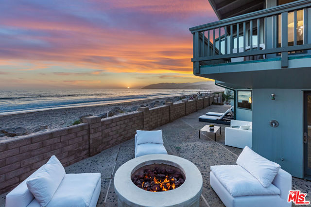 1448 Nathan Lane, Ventura CA: https://media.crmls.org/mediaz/f4f128b1-ddf9-4e2e-87bb-58f2b4b46fb7.jpg