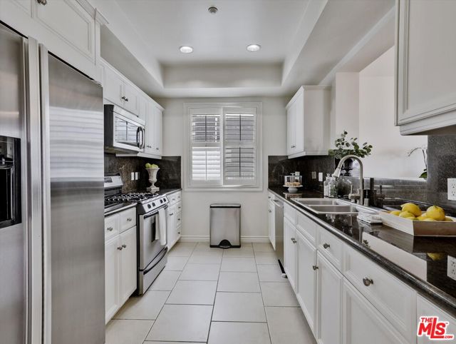 320 S Willaman Drive, Los Angeles CA: https://media.crmls.org/mediaz/f4f17760-5efa-4d61-b837-49b0888e390b.jpg