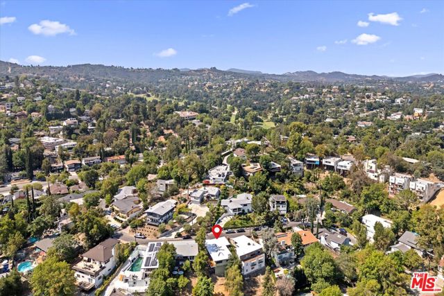 4950 Marmol Drive, Woodland Hills CA: https://media.crmls.org/mediaz/f4f2a6b5-c819-4984-8fb9-c637a049046a.jpg