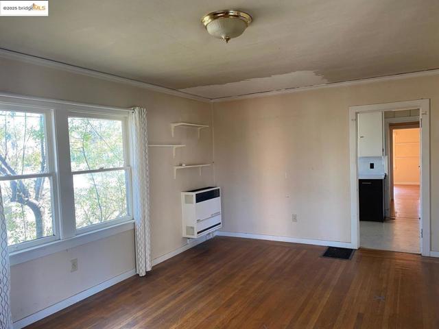 1100 Park AVE, Alameda CA: https://media.crmls.org/mediaz/f4f2ad83-1d7d-4875-970a-514c8bacf0e0.jpg