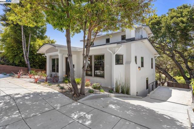 689 Santa Ray Ave, Oakland CA: https://media.crmls.org/mediaz/f4f2d38d-03d5-40b0-9456-dd6568c78483.jpg
