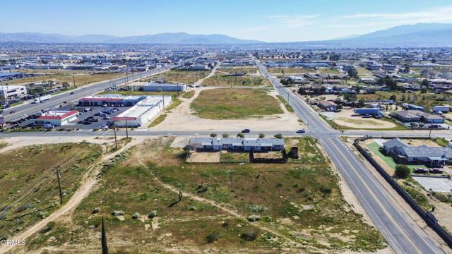 16670 Sequoia Street, Hesperia CA: https://media.crmls.org/mediaz/f4f2ece8-94a5-43b1-8697-f987a4224626.jpg