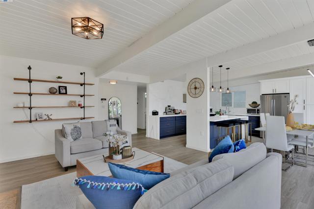 1167 Temple Dr, Pacheco CA: https://media.crmls.org/mediaz/f4f33c8b-faba-4de5-8c0f-2a2227459b34.jpg