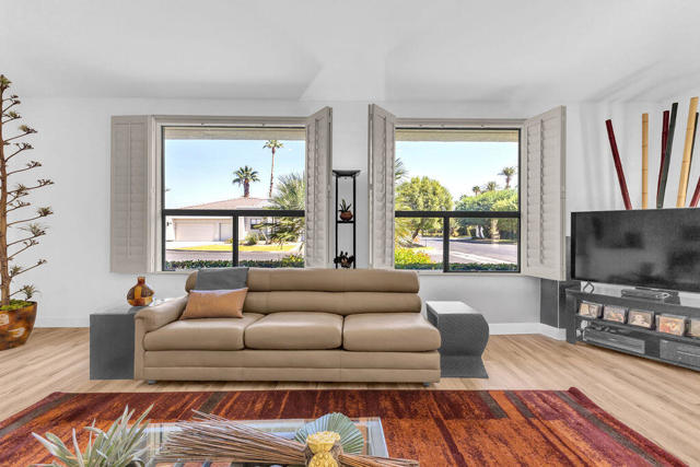 29 El Roble Court, Rancho Mirage CA: https://media.crmls.org/mediaz/f4f33ed2-8791-4778-91fd-153cc99fa1f8.jpg