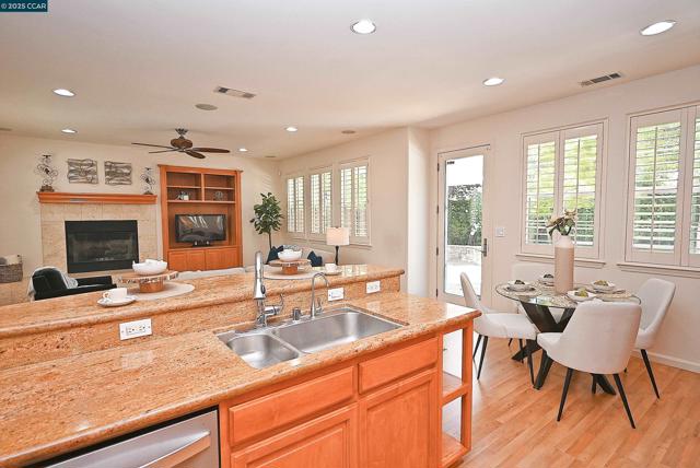 1416 Allanmere Dr, San Ramon CA: https://media.crmls.org/mediaz/f4f366f6-cad9-45f7-bc57-3cc035aec07f.jpg