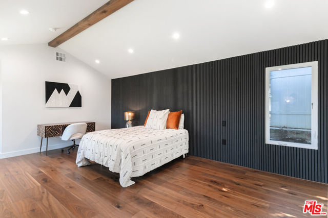 5433 Tampa Avenue, Tarzana CA: https://media.crmls.org/mediaz/f4f3846c-d540-4013-8107-f80056b5db86.jpg