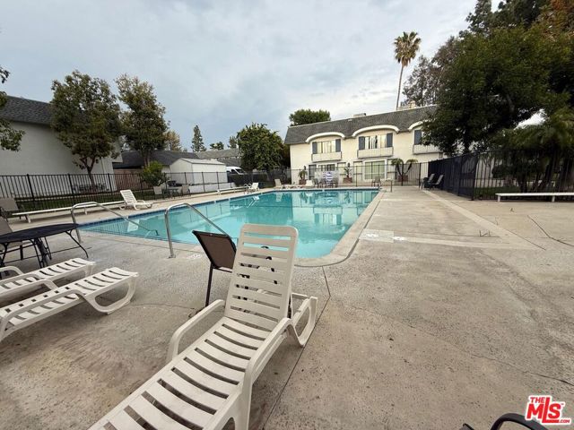 10234 Oklahoma Avenue, Chatsworth CA: https://media.crmls.org/mediaz/f4f3b21b-b672-4d89-84b9-f29f6c078862.jpg