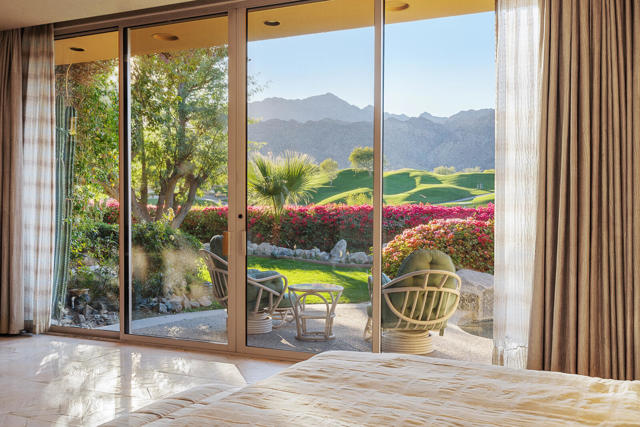 203 Kiva Drive, Palm Desert CA: https://media.crmls.org/mediaz/f4f3f0ca-8dbb-4464-9049-509563cb8b28.jpg