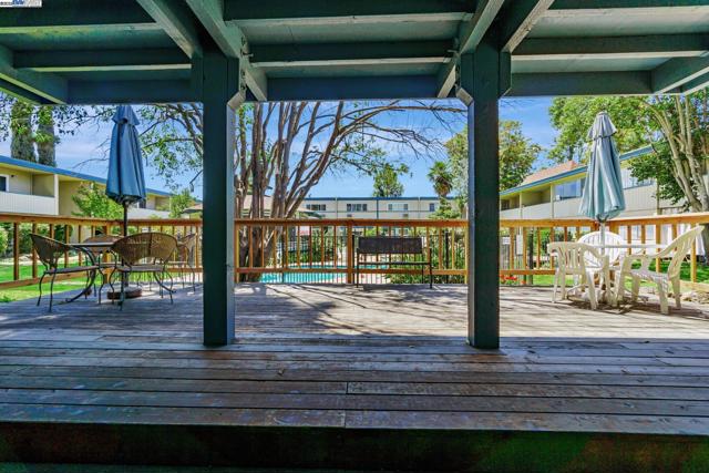 1731 Ellis St, Concord CA: https://media.crmls.org/mediaz/f4f42fce-307d-4e13-8bae-f3de77d68420.jpg