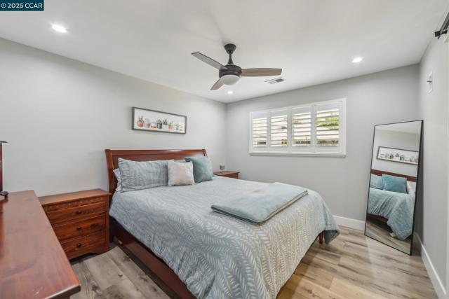 5521 Alaska Dr, Concord CA: https://media.crmls.org/mediaz/f4f48ae1-cacb-4cd5-a1de-b9924519f32c.jpg