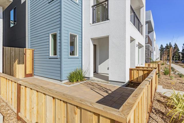 1005 Sinopia Terrace, San Ramon CA: https://media.crmls.org/mediaz/f4f4a3ff-b709-413d-9e76-f5cedfb48a2d.jpg