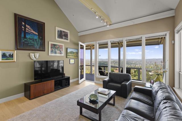 Detail Gallery Image 13 of 34 For 14645 High Valley Rd, Poway,  CA 92064 - 3 Beds | 2/1 Baths