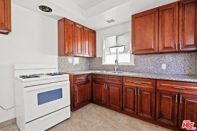 8521 Saturn Street, Los Angeles CA: https://media.crmls.org/mediaz/f4f4f4af-630f-48b7-b7bf-aae9ae462bbd.jpg