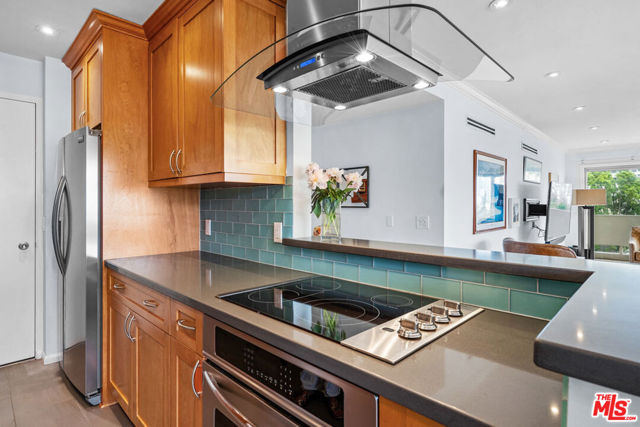 10701 Wilshire Boulevard, Los Angeles CA: https://media.crmls.org/mediaz/f4f53dc8-30bd-4553-9609-04ae01cd7226.jpg