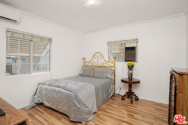 8740 La Salle Avenue, Los Angeles CA: https://media.crmls.org/mediaz/f4f5d217-623e-4891-8637-48897cbf9857.jpg