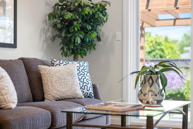 313 Del Rosa Way, San Mateo CA: https://media.crmls.org/mediaz/f4f5db9c-0629-4839-bc00-f3715ee31b89.jpg