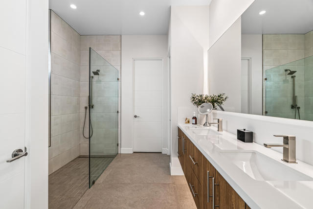 1346 Bacall Way, Palm Springs CA: https://media.crmls.org/mediaz/f4f5ec11-54bc-4d74-a3cf-6af476efc146.jpg