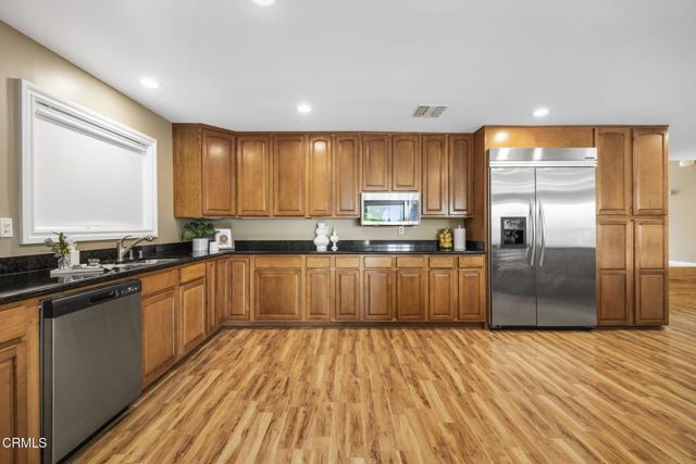 4915 Trend Terrace, La Crescenta CA: https://media.crmls.org/mediaz/f4f613b2-43de-4b13-80aa-5933e46fb375.jpg