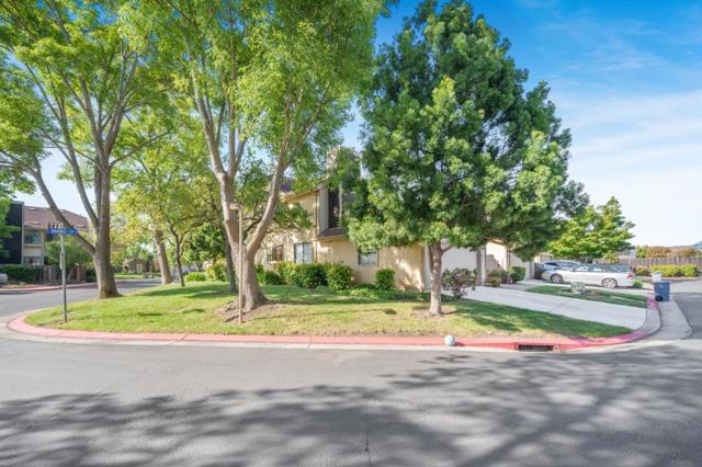 2137 Darnis Circle, Morgan Hill CA: https://media.crmls.org/mediaz/f4f6302a-34ce-442c-96f6-52fe1c4b5776.jpg