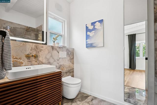 5915 ALHAMBRA AVE, Oakland CA: https://media.crmls.org/mediaz/f4f65940-a2f0-4f71-a4c0-b42537635a8c.jpg