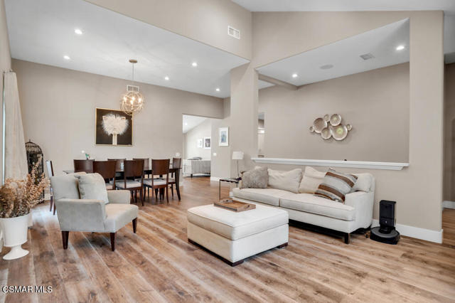 4953 Kilburn Court, Oak Park CA: https://media.crmls.org/mediaz/f4f685cf-5773-47dc-a98b-cb8e91b0b471.jpg