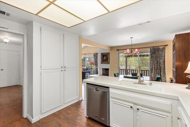 1209 La Verde Lane, San Marcos CA: https://media.crmls.org/mediaz/f4f6bf16-0935-42da-8adf-e1bda0e04dfd.jpg
