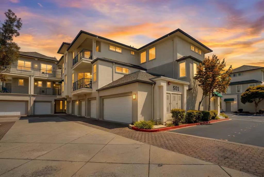 501 Baltic Circle #539