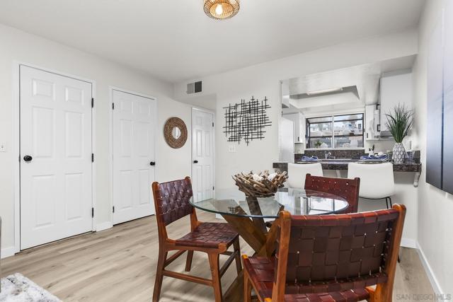 3985 Wabaska Dr, San Diego CA: https://media.crmls.org/mediaz/f4f7ac20-b5e8-4a73-93f5-c02be09d976e.jpg